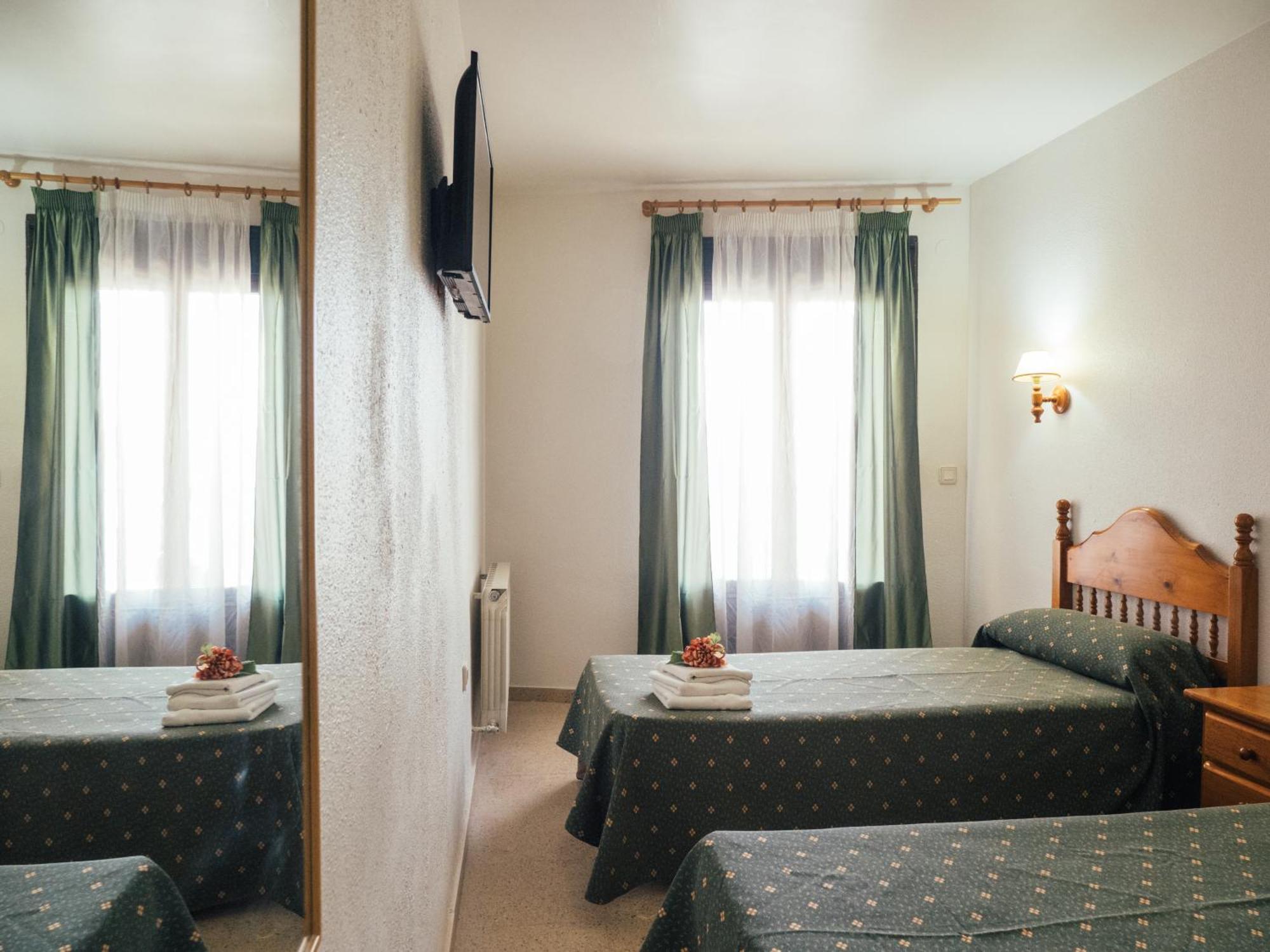 Hotel Valmar Villar de Olalla Buitenkant foto